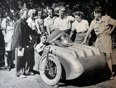 amphibike_girlsWWW.jpg