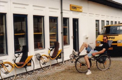 2 SOFABIKS & HANS AT REMS KOGE DK.JPG